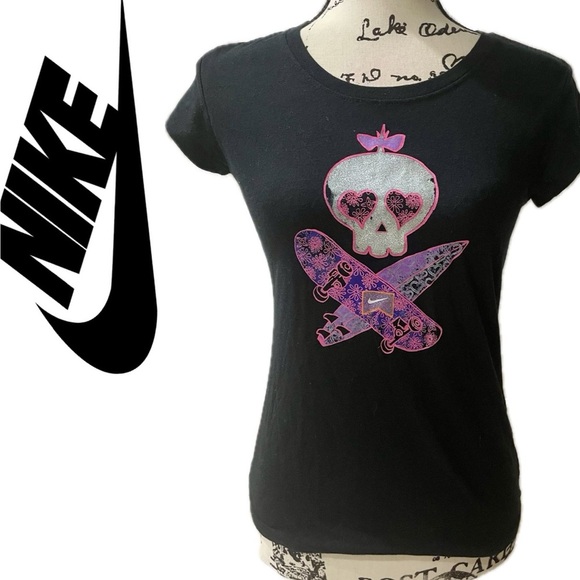 Y2K NIKE HOT PINK GIRLY SKULL WITH A BOW SKATEBOARD BODYBOARD T-SHIRT SIZE XS - Picture 1 of 9